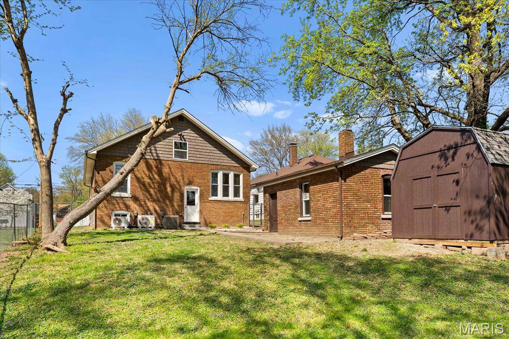 Belleville, IL 62220,820 E McKinley ST