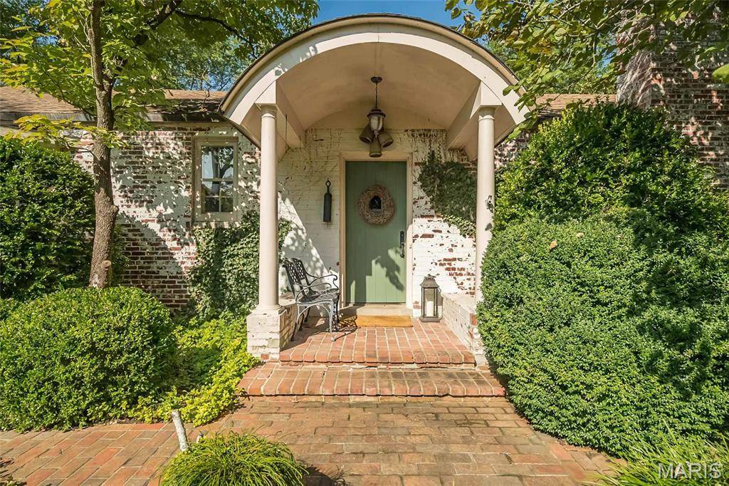 Ladue, MO 63124,15 Daniel RD