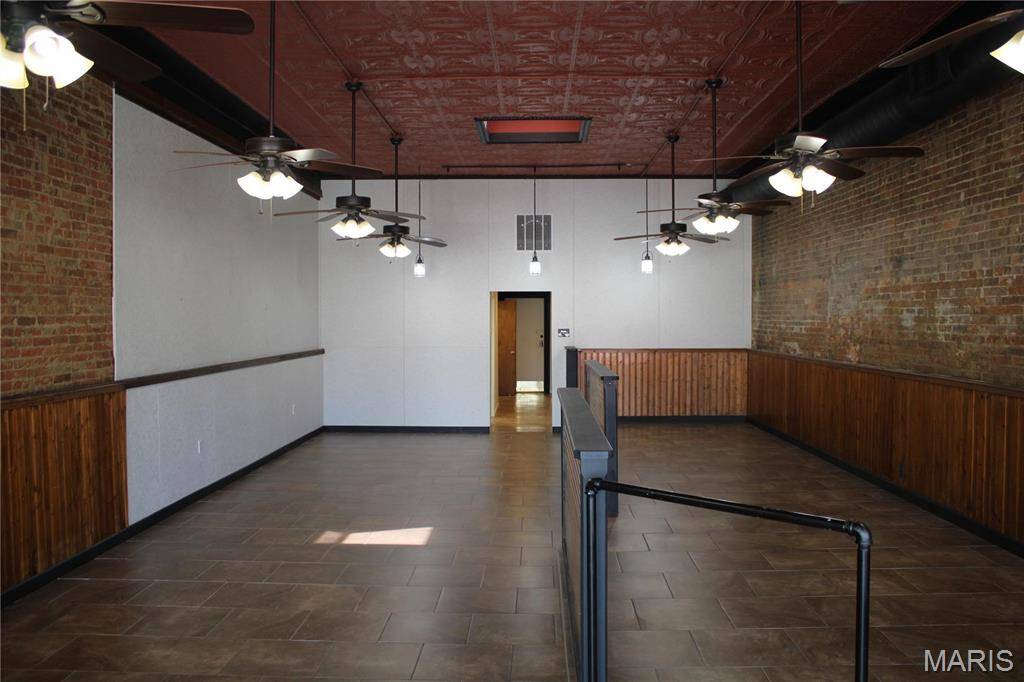 Shelbina, MO 63468,109 S. Center St