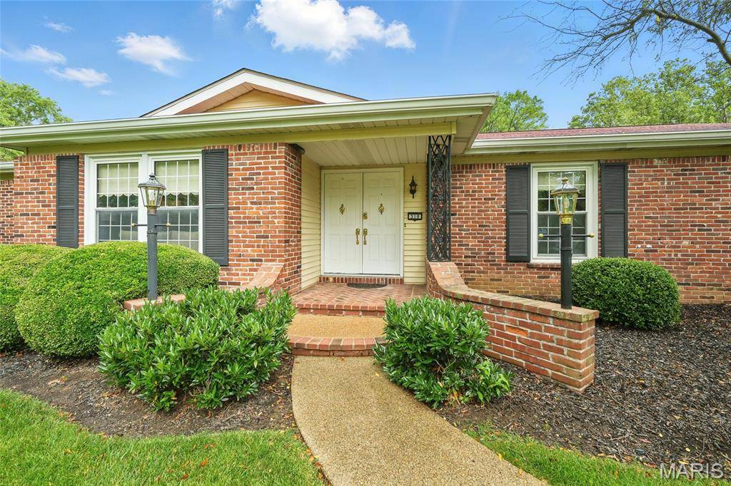Ballwin, MO 63011,310 Wildbrier DR