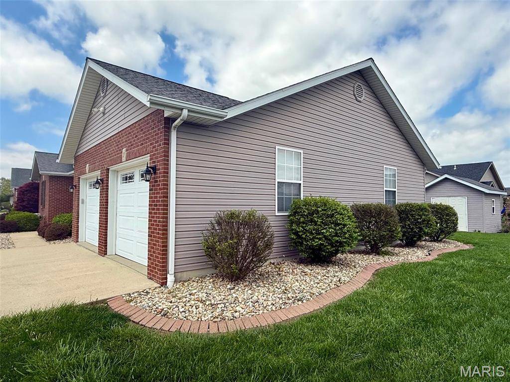 Aviston, IL 62216,923 West Third ST
