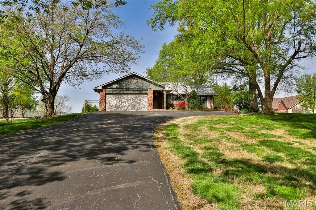 St Louis, MO 63129,6515 Christopher DR