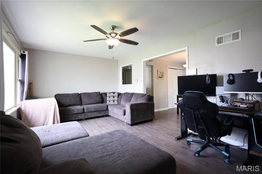 Florissant, MO 63031,90 La Sierra DR