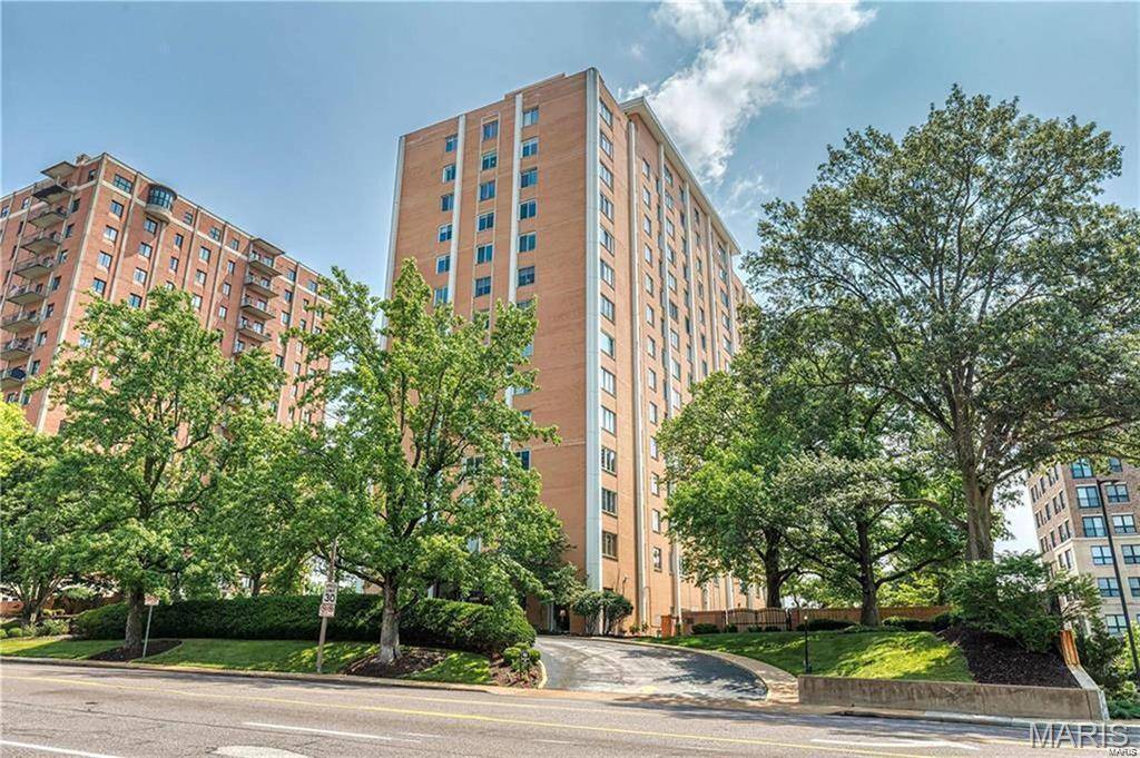 Clayton, MO 63105,900 S Hanley RD #15E