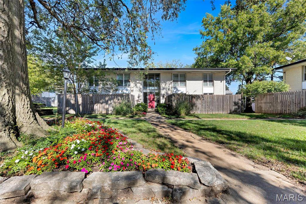St Louis, MO 63146,10457 Briarbend DR #8