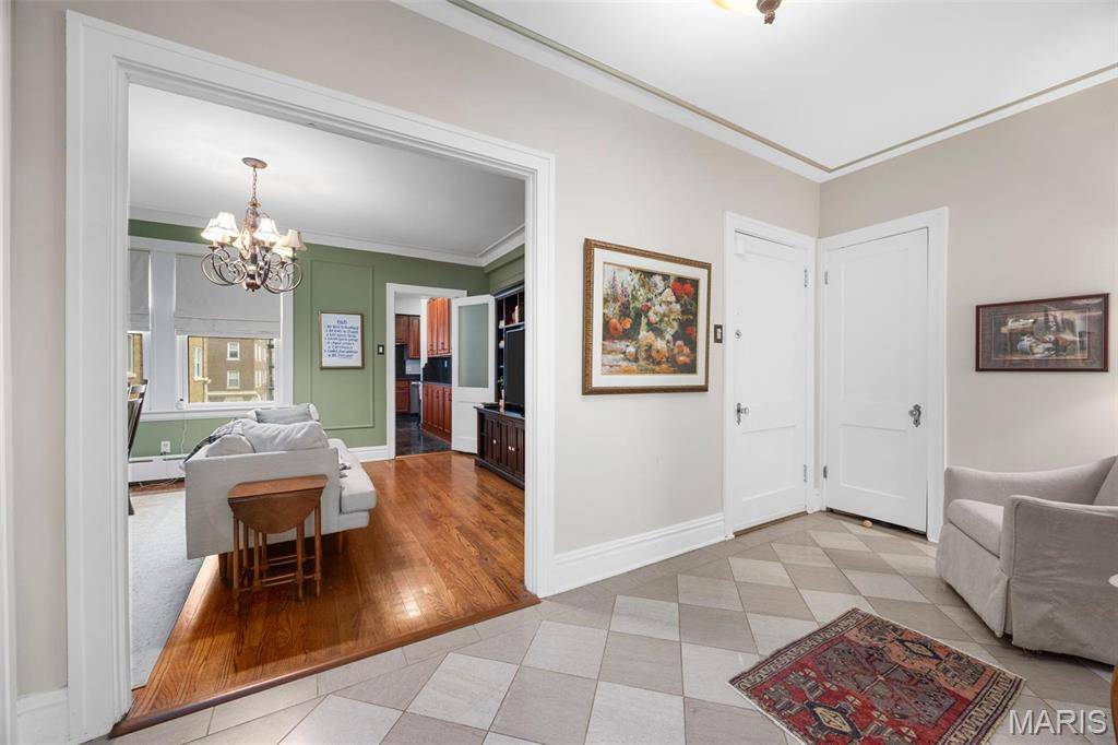 St Louis, MO 63105,701 S Skinker BLVD #403