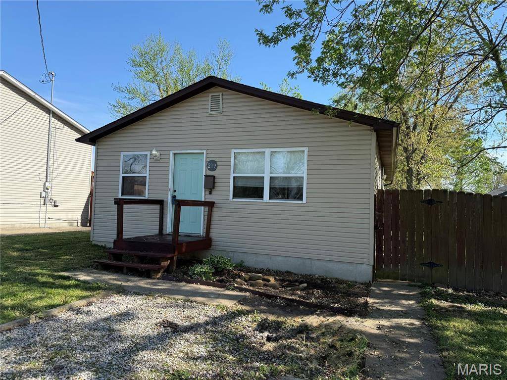 Bethalto, IL 62010,219 James ST