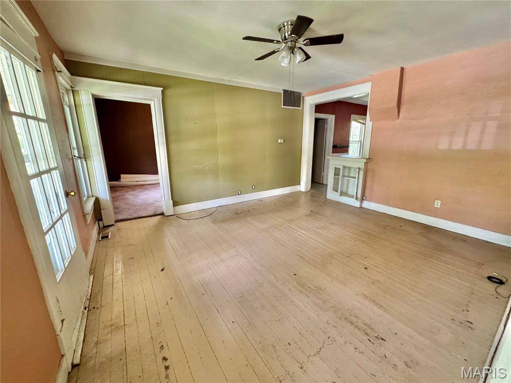 Dixon, MO 65459,101 S Elm ST