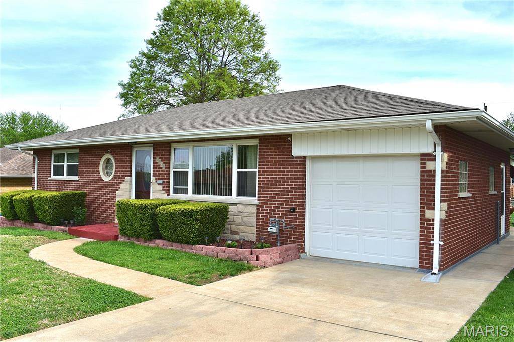St Louis, MO 63123,9504 Dorisann CT