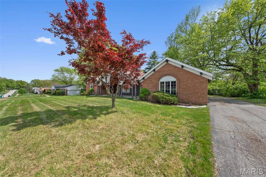 St Louis, MO 63138,1724 Edmar LN
