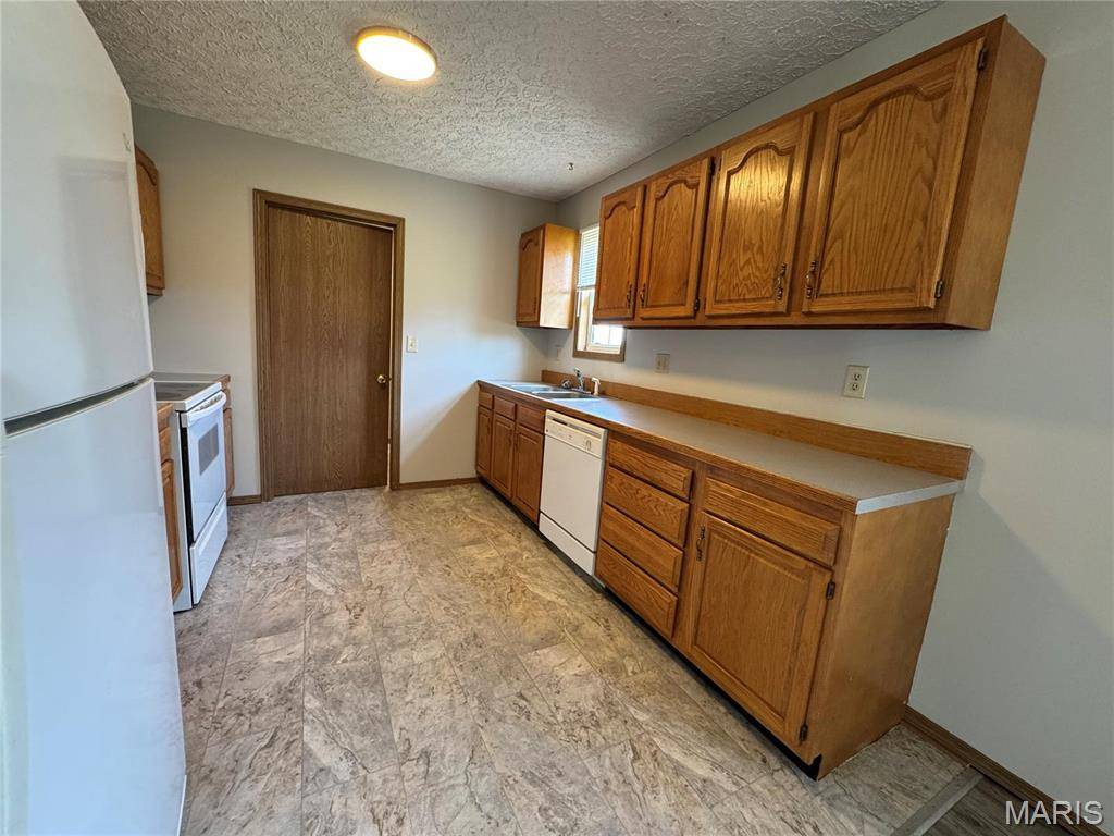 Dixon, MO 65459,12775 Highway Pp