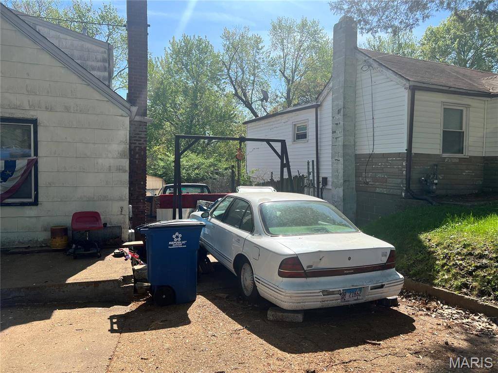 St Louis, MO 63136,10058 Bon Oak DR