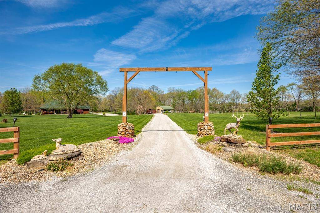 New Douglas, IL 62074,8729 Deer Crossing LN