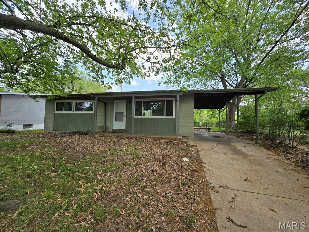 St Louis, MO 63136,10304 Bon Oak DR