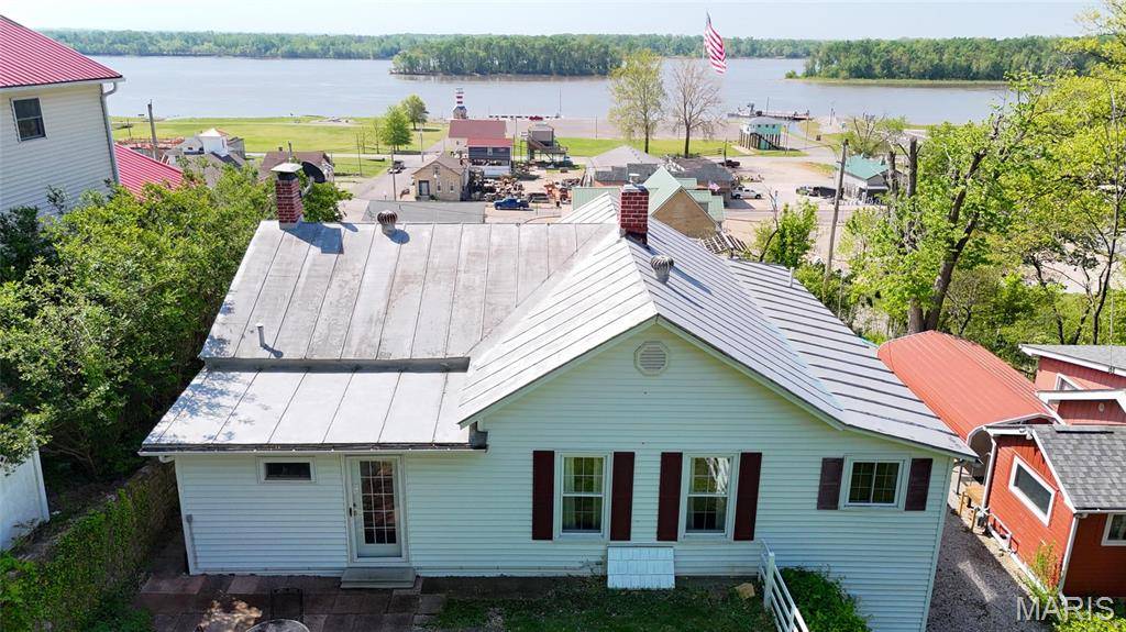 Grafton, IL 62037,18 E Clinton ST