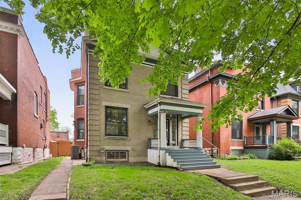 St Louis, MO 63112,6144 Washington BLVD