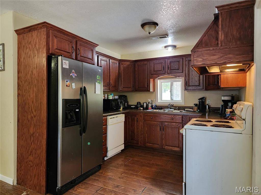 Ellsinore, MO 63937,31947 Highway 60