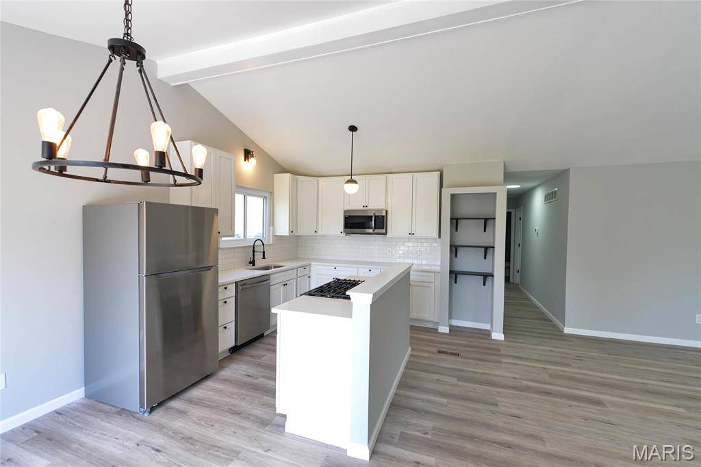 Florissant, MO 63034,14333 River Oaks CT