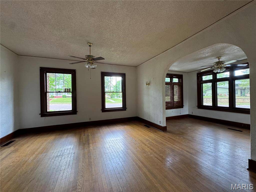 Poplar Bluff, MO 63901,813 Main ST