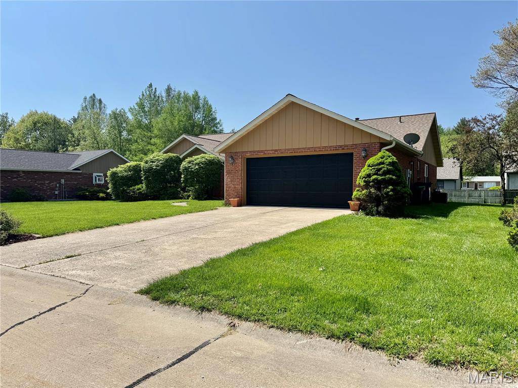 Belleville, IL 62221,1725 Spruce Hill DR