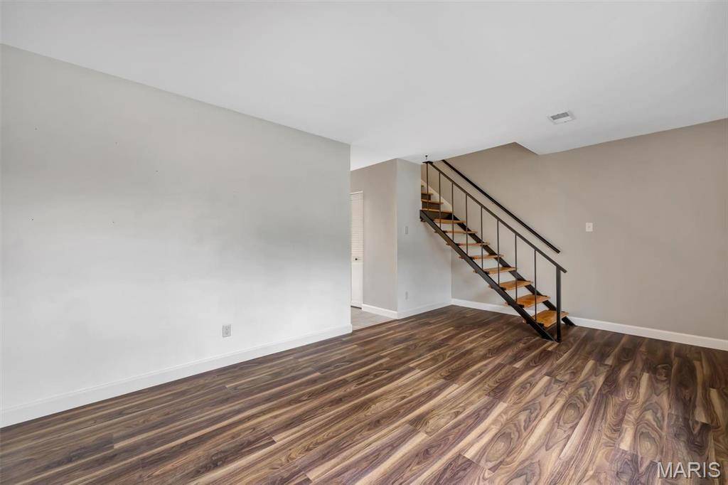 St Louis, MO 63123,9183 Villaridge CT
