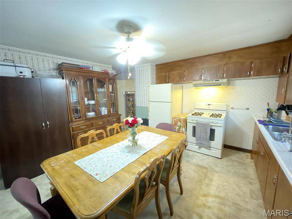 Trenton, IL 62293,308 S Cedar ST