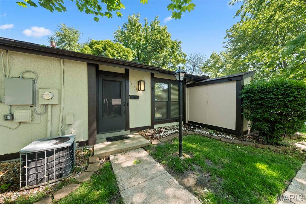 St Louis, MO 63136,11151 Whispering Oaks DR