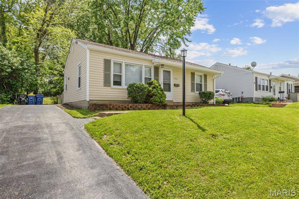St Ann, MO 63074,3216 Lynros DR