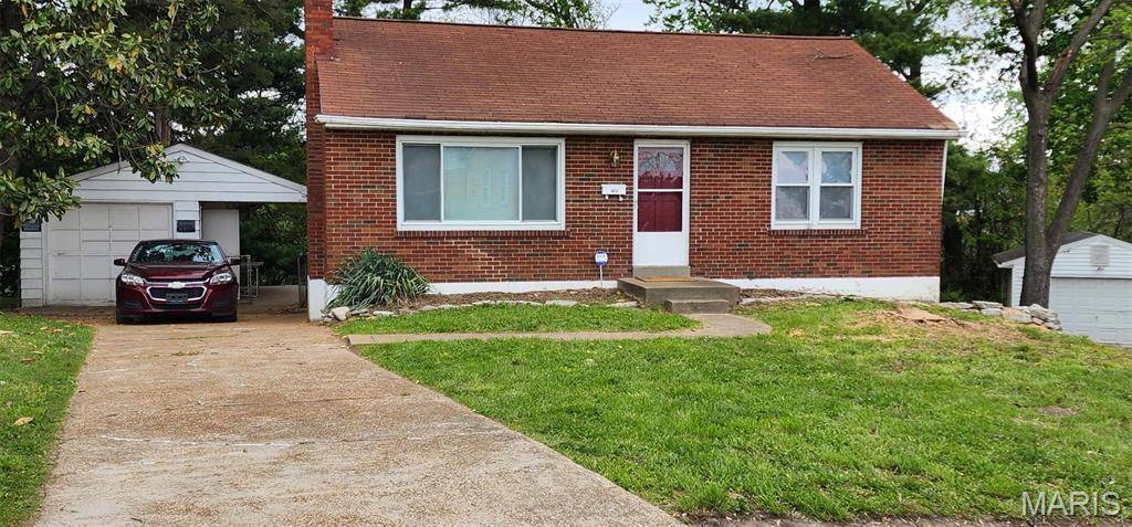 St Louis, MO 63137,823 Fontaine PL