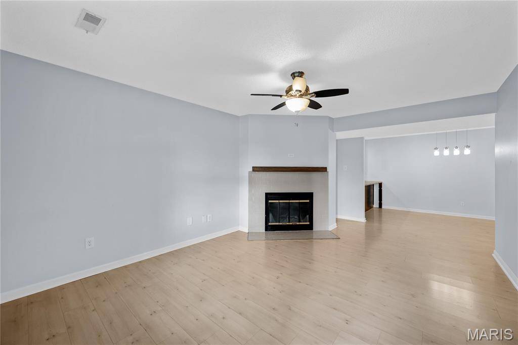 St Louis, MO 63144,9158 Robin CT