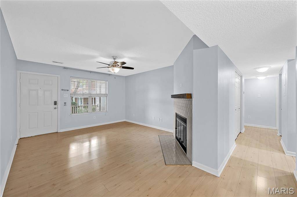 St Louis, MO 63144,9158 Robin CT