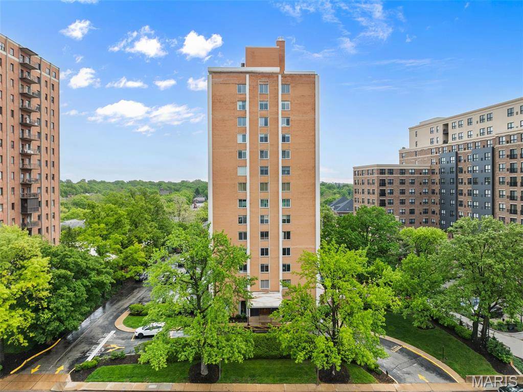 St Louis, MO 63105,900 S Hanley RD #7B
