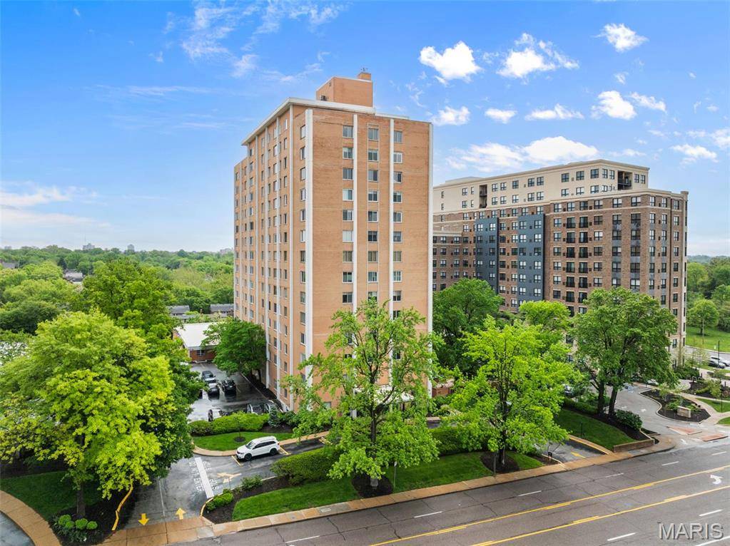 St Louis, MO 63105,900 S Hanley RD #7B