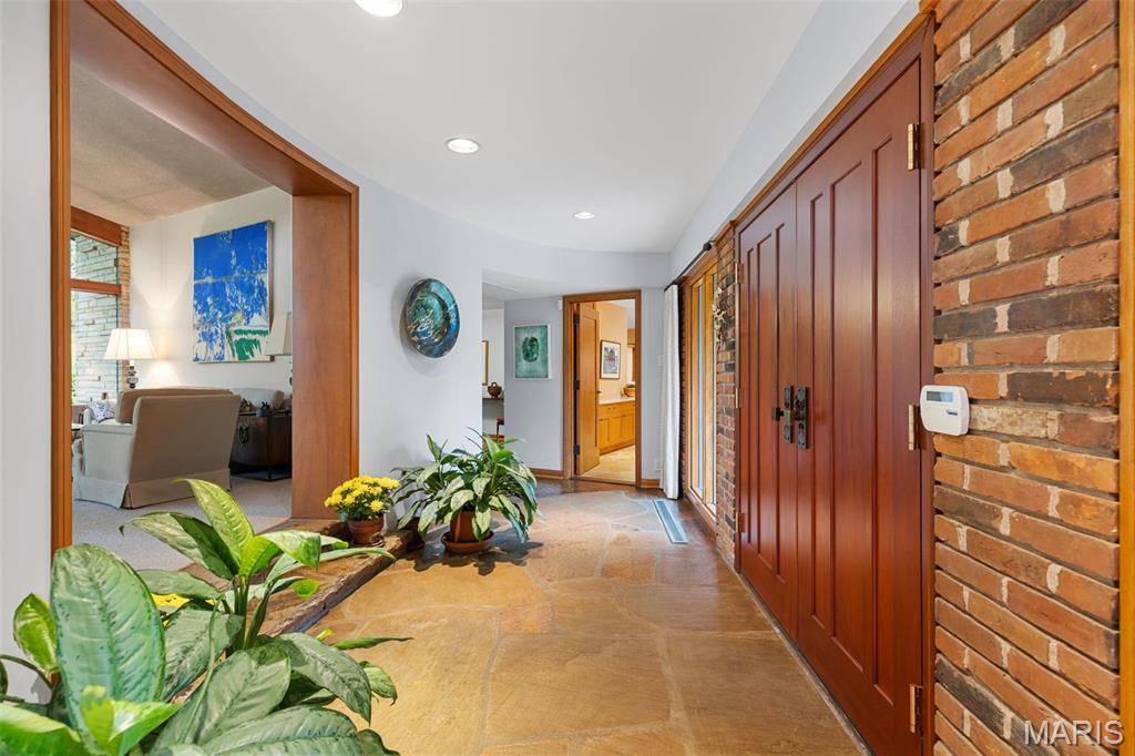 St Louis, MO 63131,10 Country Estates PL