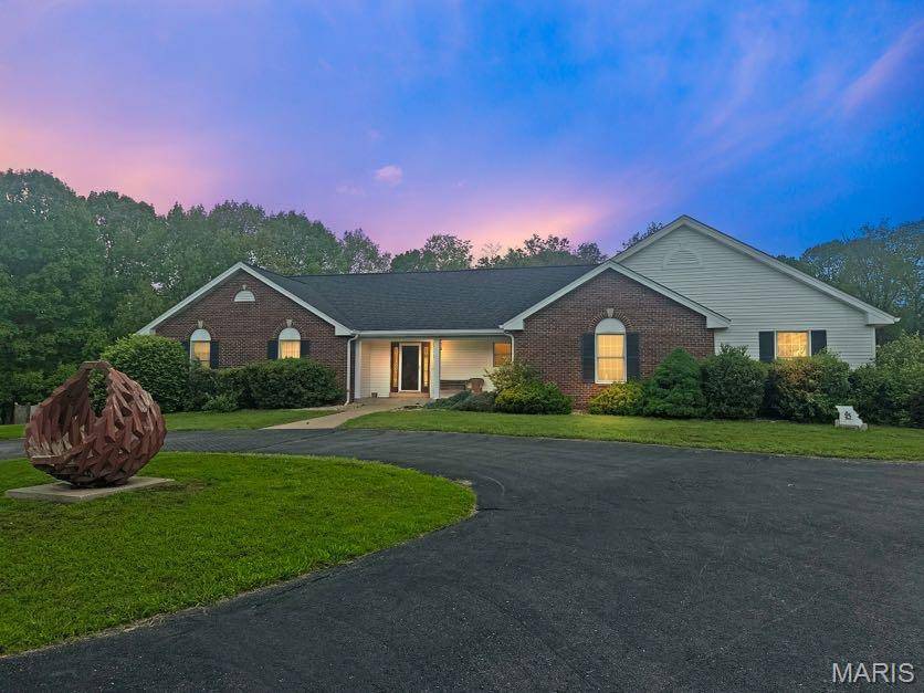 Florissant, MO 63034,2 Carrico Oaks CT