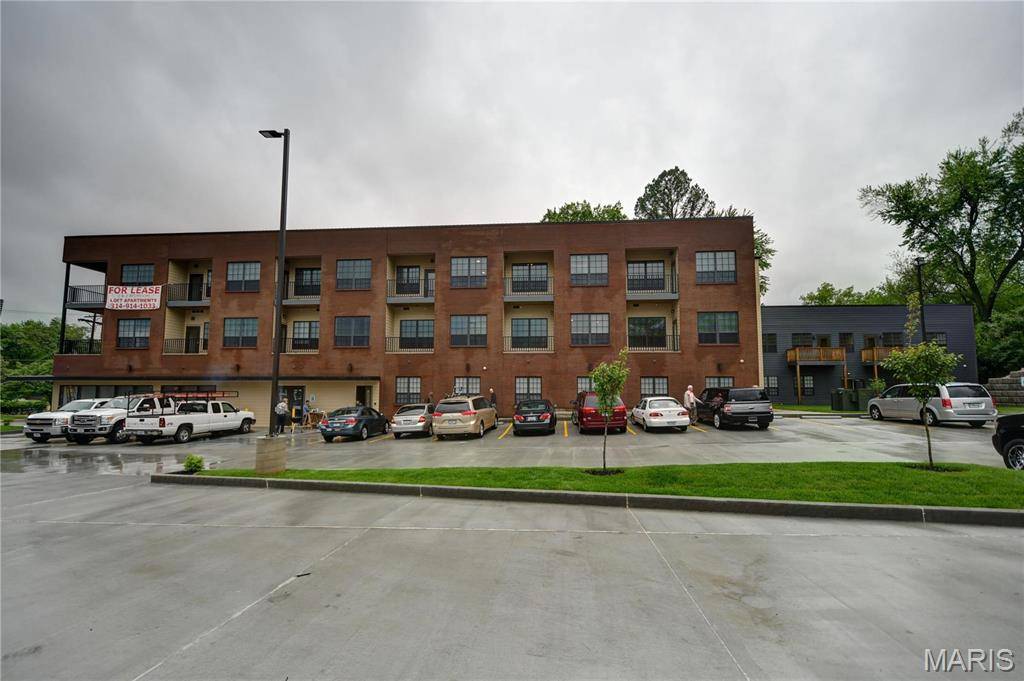 Ferguson, MO 63135,257 S FLORISSANT RD #210