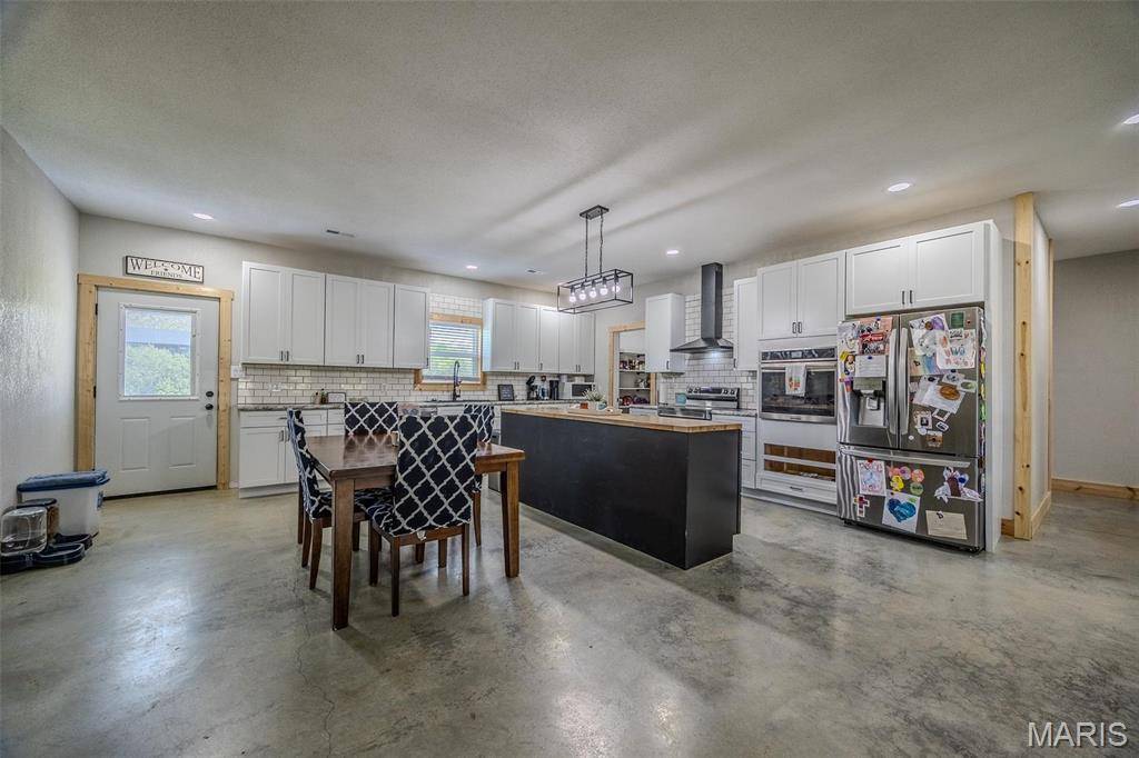 Lebanon, MO 65536,22950 Pin Oak DR