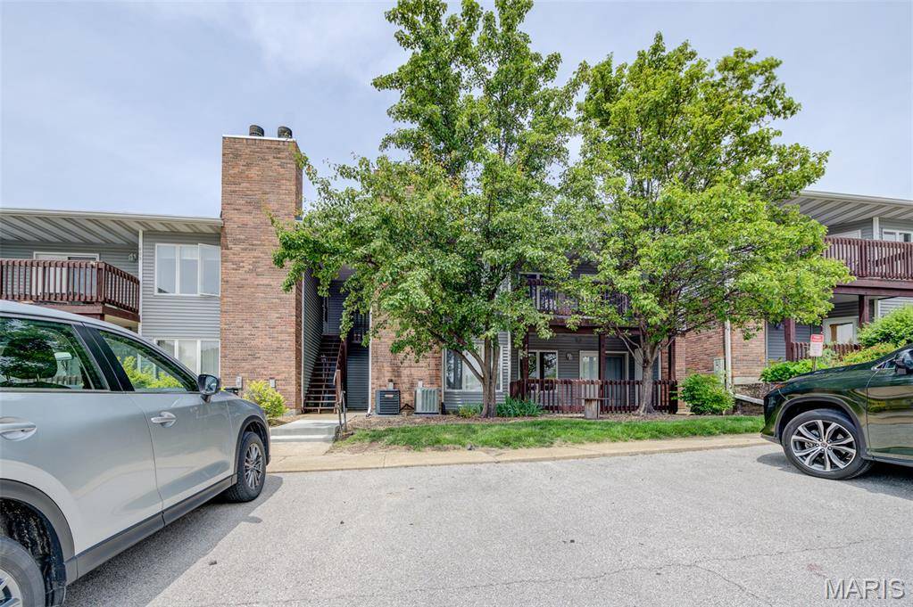 St Charles, MO 63303,906 King DR #2B