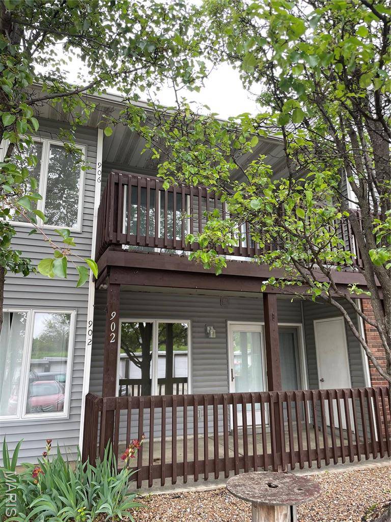 St Charles, MO 63303,906 King DR #2B
