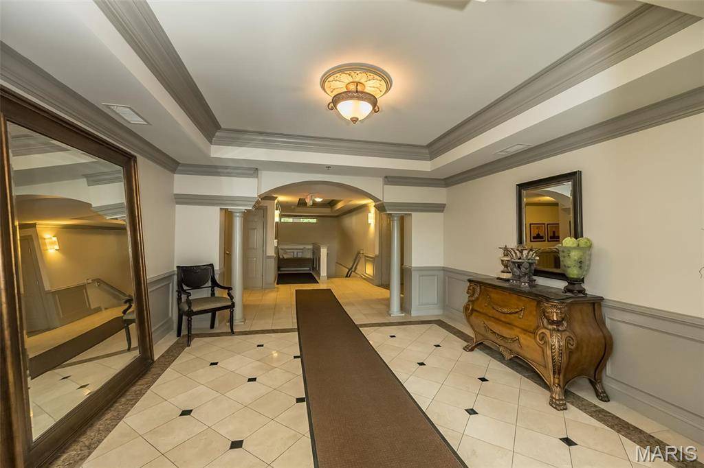 St Louis, MO 63141,842 N New Ballas CT #103