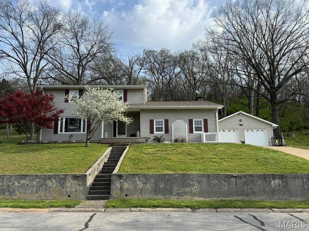 Louisiana, MO 63353,2315 Oak DR