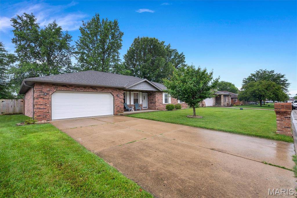 Belleville, IL 62226,624 Deerfield DR