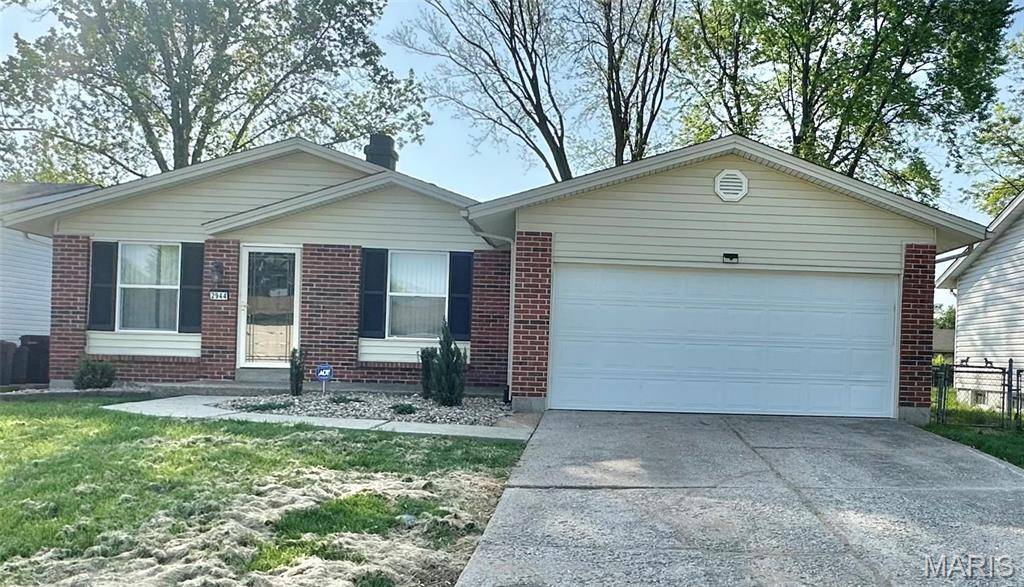 Florissant, MO 63031,2944 Advance DR