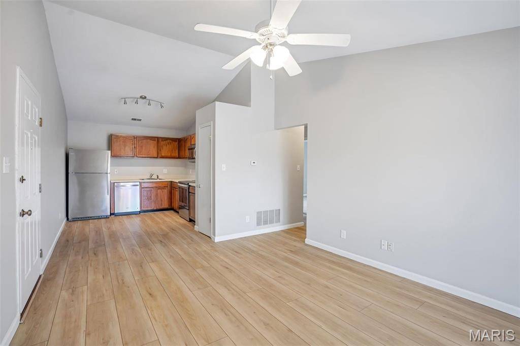 Chesterfield, MO 63017,1247 Creve Coeur Crossing LN #L