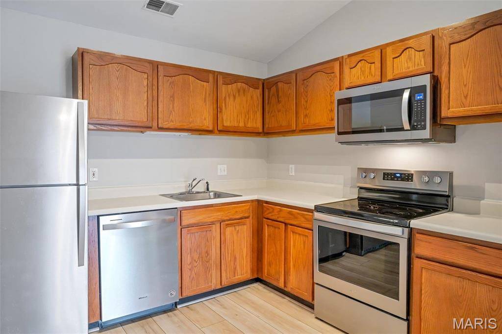 Chesterfield, MO 63017,1247 Creve Coeur Crossing LN #L