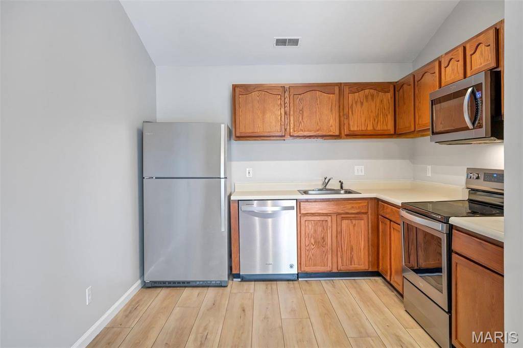 Chesterfield, MO 63017,1247 Creve Coeur Crossing LN #L