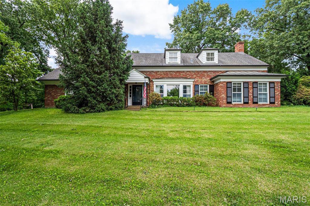 Ladue, MO 63124,7 Robin Hill LN