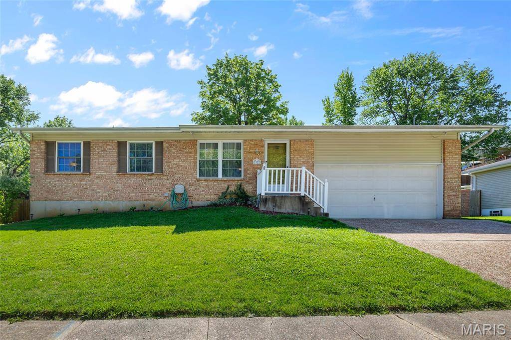St Louis, MO 63125,2922 Shores DR