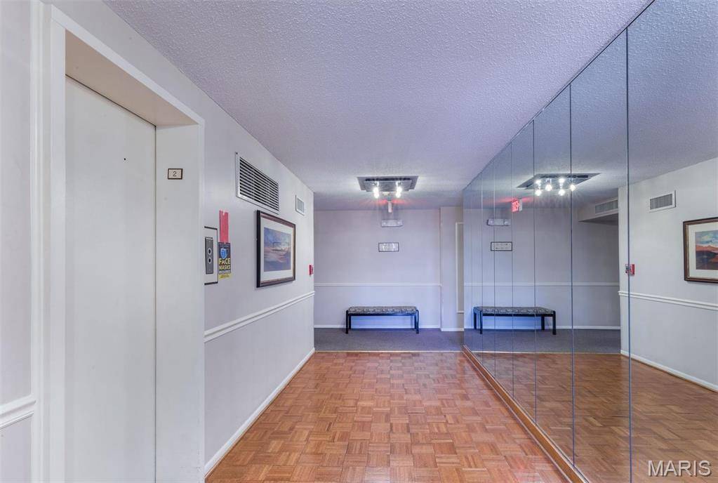 St Louis, MO 63146,10381 Oxford Hill DR #14