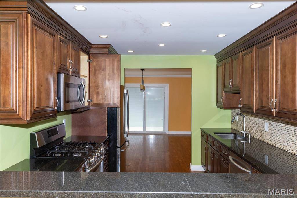 St Louis, MO 63123,9932 Jan DR